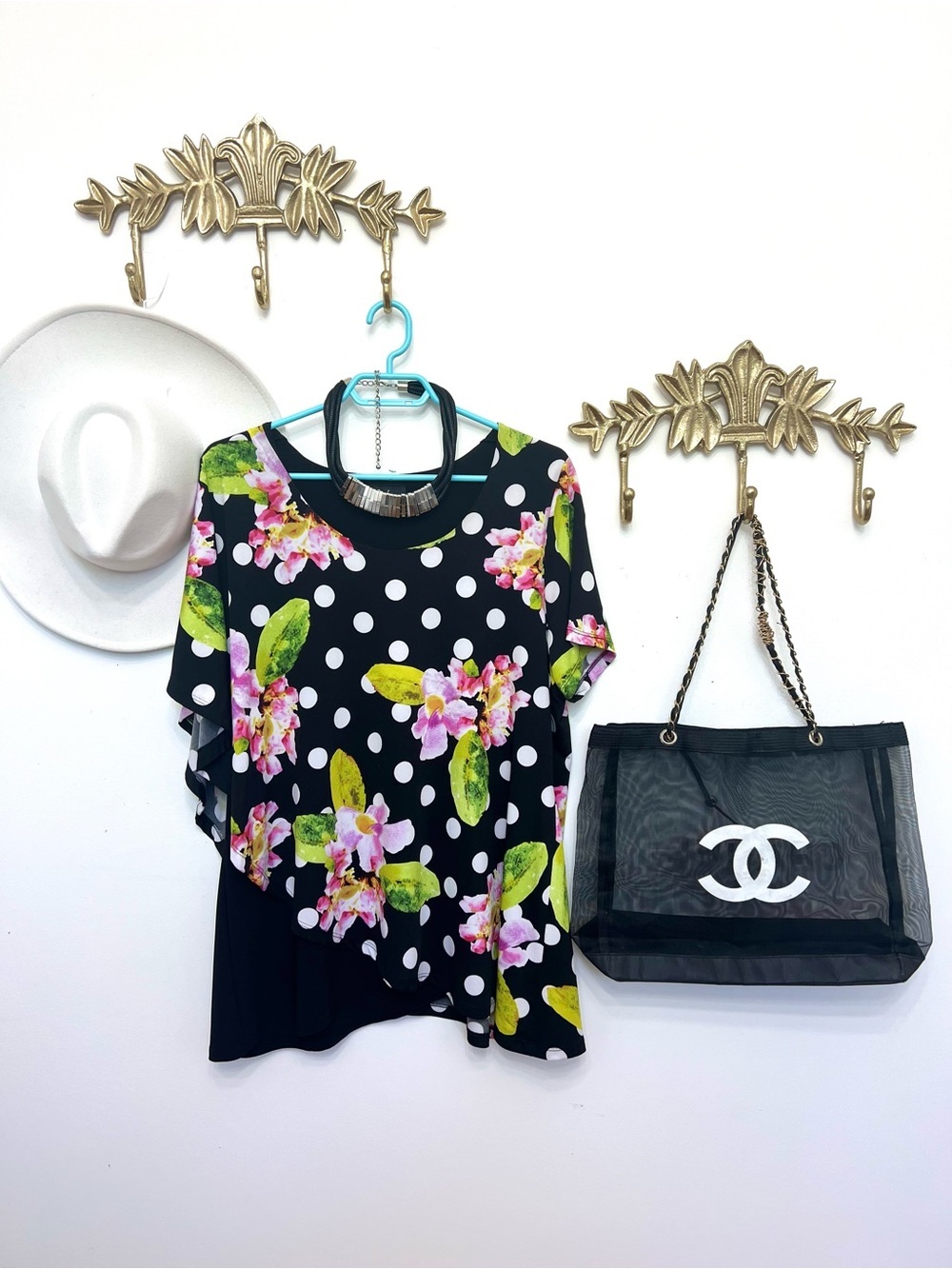 Women’s Black Floral & Polka Dot Short Sleeve Top layered L ptp 22” l 29”